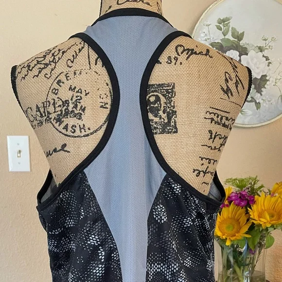 {CHAMPION} Black & Gray Pattern Loose Fit Athletic Top - Picture 6 of 10